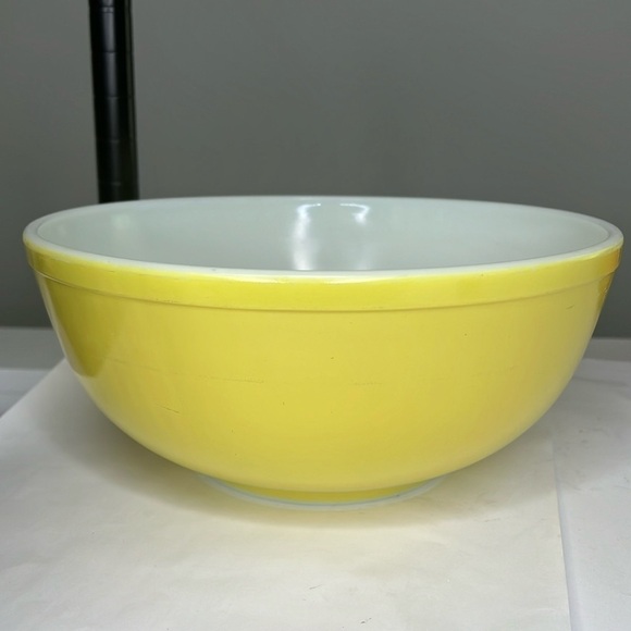 Pyrex 4L Large Yellow Primary Mixing Bowl - Picture 2 of 5
